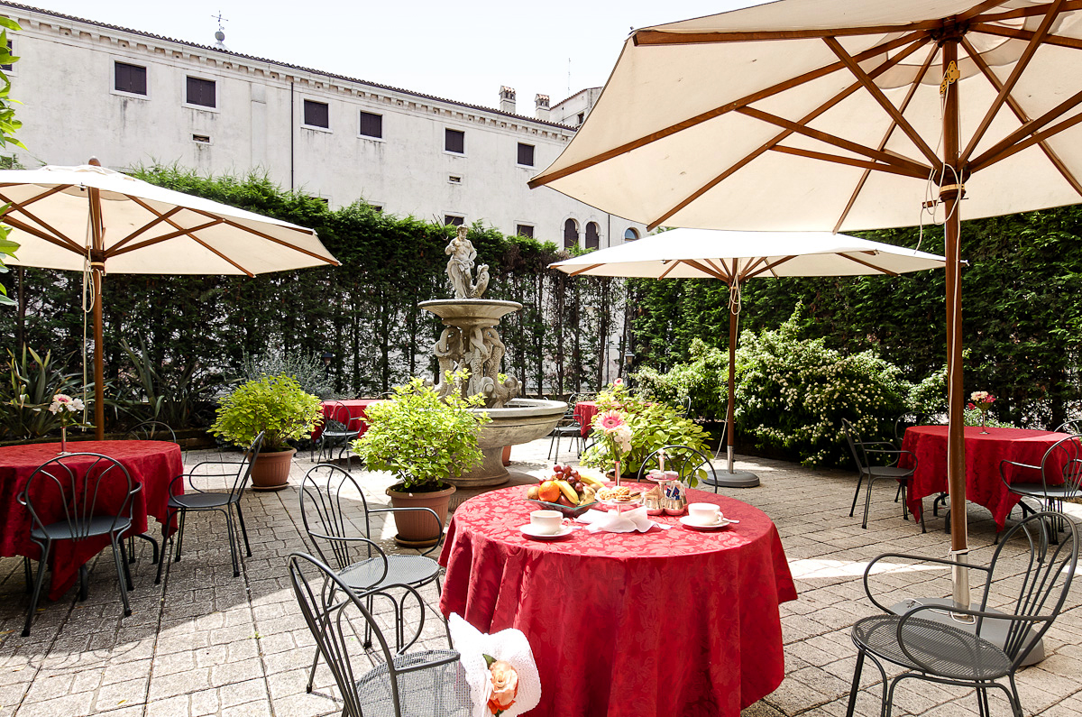 Hotel Belle Arti, great budget hotel in Venice